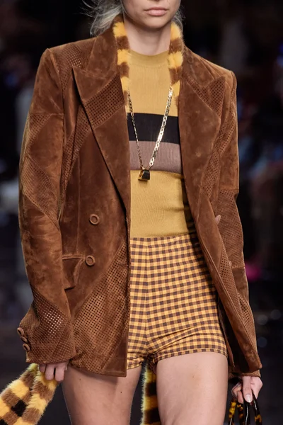 Look 34